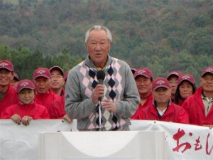 ６６歳７０日で２度目のエージシュートＶの青木功。優勝スピーチでは亡き盟友・島田幸作氏への追悼の言葉でギャラリーをしんみりさせた（鬼ノ城ＧＣ） 