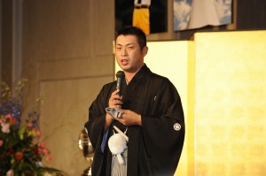 「感謝の集い」で１０００人の関係者を自前で招いた池田勇太。羽織はかまで登壇して驚かせた。（東京・グランドプリンスホテル赤坂・五色）