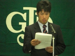 高校の部最優秀賞を受賞。自分の作文を披露する松山英樹さん。