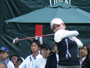 東北高出身の有村智恵。東日本大震災、被害者支援の募金活動を先頭にたって行った。