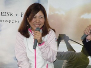 一時帰国、トークショーで明るく答える宮里美香。今季への自信があふれる！（東京・ロッテ葛西ゴルフ練習場）