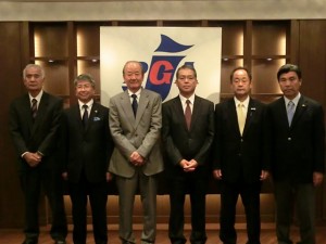 ２０１２年１月１日からスタートするＰＧＡ森静雄新会長と執行部（左から阿部信行副会長、坂井初敏副会長、松井功現会長、森静雄新会長、前田新作副会長、山口修一副会長）＝都内で。