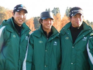 ＬＰＧＡに敗れ２位となったＪＧＴＯの（左から）裵相文、石川遼、池田勇太。石川は今週タイオープンでの今年最後の挑戦に注目（日立３ツアーズ＝千葉・キングフィールズＧＣ）