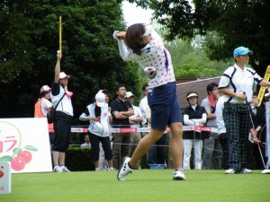 豪打が売り物の福嶋晃子のドライバー。まだまだ若手には負けていない。