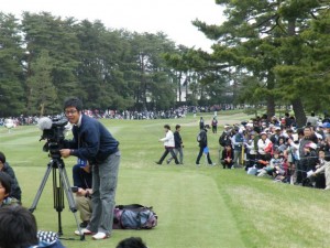 日本の若手の奮起で女子ツアーの人気は今年も上々。ギャラリーで賑わう女子ツアー会場。