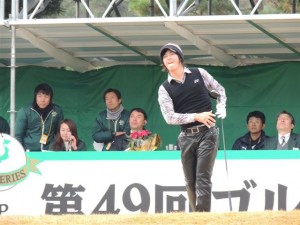 ２年ぶりの優勝を飾った石川遼。日本シリーズではやはりＮＯ１人気だったが・・（東京よみうり）