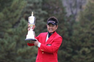 今季ツアー最終戦、日本シリーズＪＴ杯も完全優勝で飾った藤田寛之（東京よみうりＣＣ）＝提供：日本ゴルフツアー機構