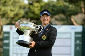 プロ１６年目。メジャー初制覇、ツアー３勝目で感極まる小林正則　（１３年日本オープン、茨城ＧＣ）＝提供ＪＧＡ