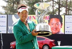 プレーオフで約１年５ヵ月ぶりの優勝をつかんだ藤田寛之。４４歳のたくましい復活だった（兵庫・山の原ＧＣ山の原コース＝提供：ＪＧＴＯ）。