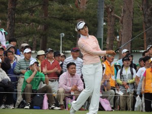 一昨年の賞金女王、森田理香子。昨年は１勝にとどまり賞金ランク１６位だったが、パブリック時代から華があった。