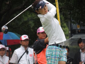 ショットも本格派で安定したゴルフを身に着けた藤田光里のドライバー。