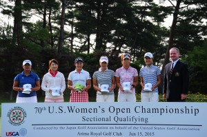 １５年度全米女子オープン、日本地区予選の６スポッツをゲットとした６人。左端がトップ通過の鈴木愛。左から３人目が １４歳、中３のアマ、山口すず夏（兵庫・有馬ロイヤルＧＣ）＝提供：日本ゴルフ協会。 