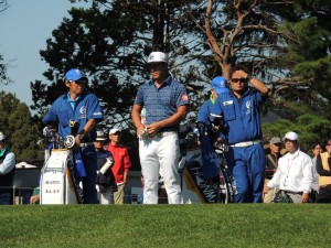 出番を待つ谷原秀人（平和ＰＧＡ＝総武ＣＣ＃１０ティーグラウンド）