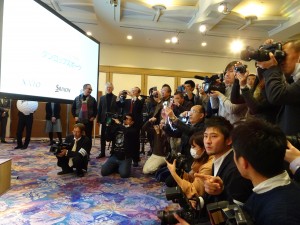畑岡奈紗の契約発表に集まった約１００人の報道陣（東京・品川プリンスホテル「アクアマリン３２」）